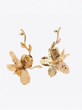 Zara Textured Flower Earrings in Gold Tone